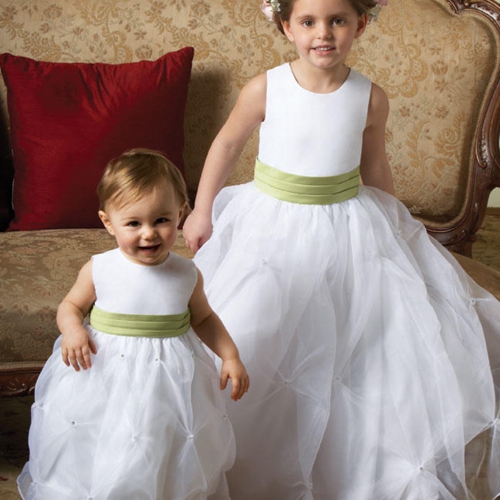 NWT Sweet Beginnings sz 7 Flower Girl